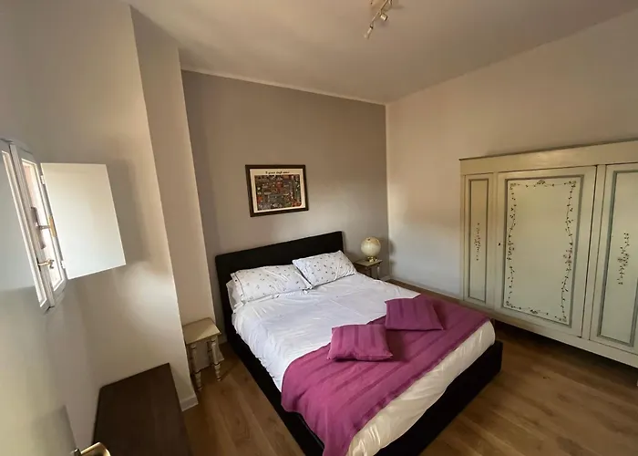 Historic Florence Apartment With Duomo View